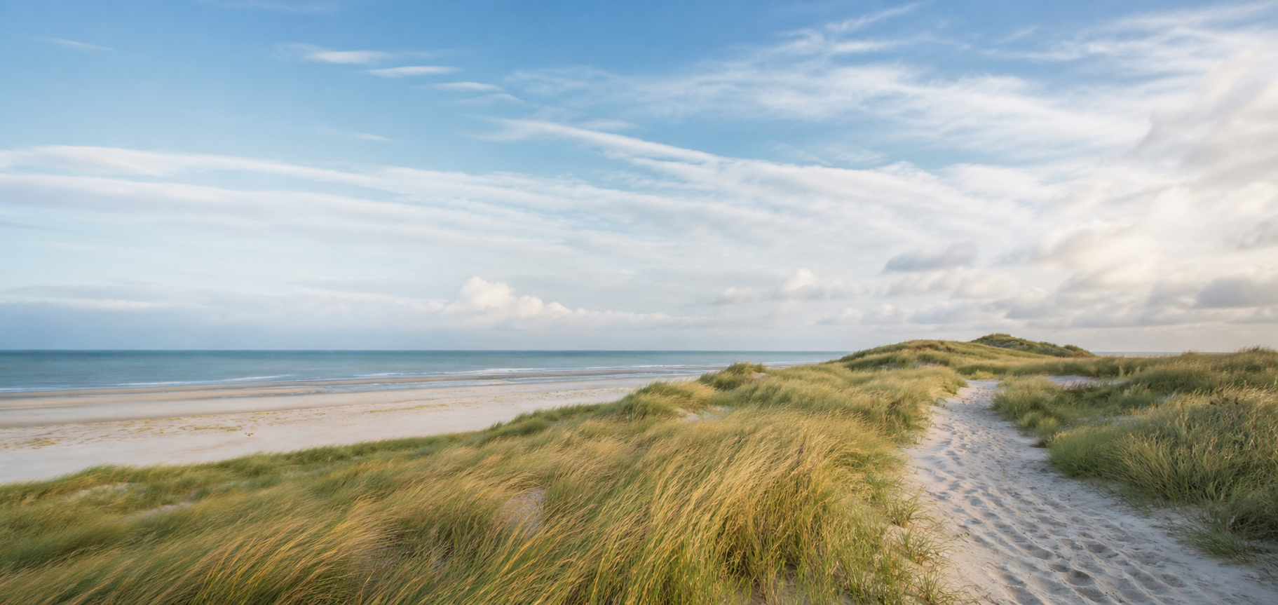 Duinen en zee op de Nederlandse Wadden